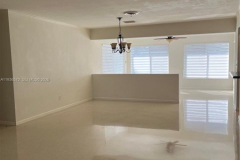 Villa ou maison à vendre à Hollywood, Floride: 2 chambres, 139.91 m2 № 1995255 - photo 4