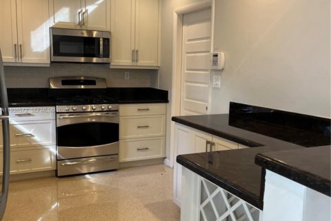 Villa ou maison à vendre à Hollywood, Floride: 2 chambres, 139.91 m2 № 1995255 - photo 10