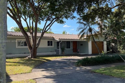 Villa ou maison à vendre à Hollywood, Floride: 2 chambres, 139.91 m2 № 1995255 - photo 2