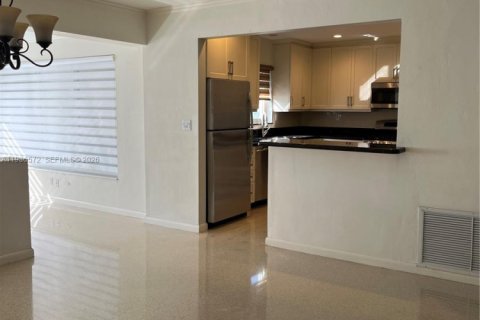 Villa ou maison à vendre à Hollywood, Floride: 2 chambres, 139.91 m2 № 1995255 - photo 9