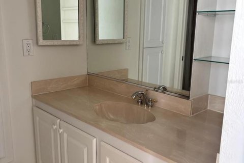 Condominio en alquiler en Daytona Beach, Florida, 2 dormitorios, 120.68 m2 № 1813731 - foto 9