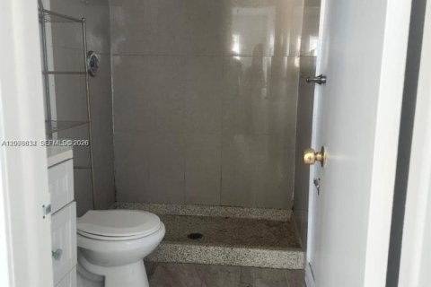 Condo in Sunrise, Florida, 2 bedrooms  № 2399663 - photo 6