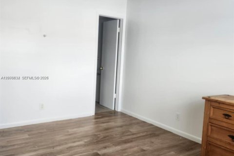 Condo in Sunrise, Florida, 2 bedrooms  № 2399663 - photo 9
