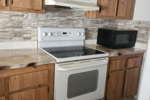 Condo in Sunrise, Florida, 2 bedrooms  № 2399663 - photo 3
