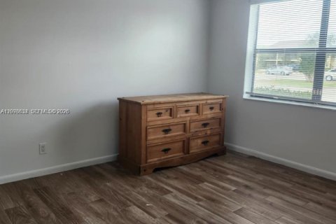 Condo in Sunrise, Florida, 2 bedrooms  № 2399663 - photo 7