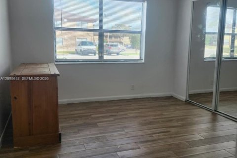 Condo in Sunrise, Florida, 2 bedrooms  № 2399663 - photo 5
