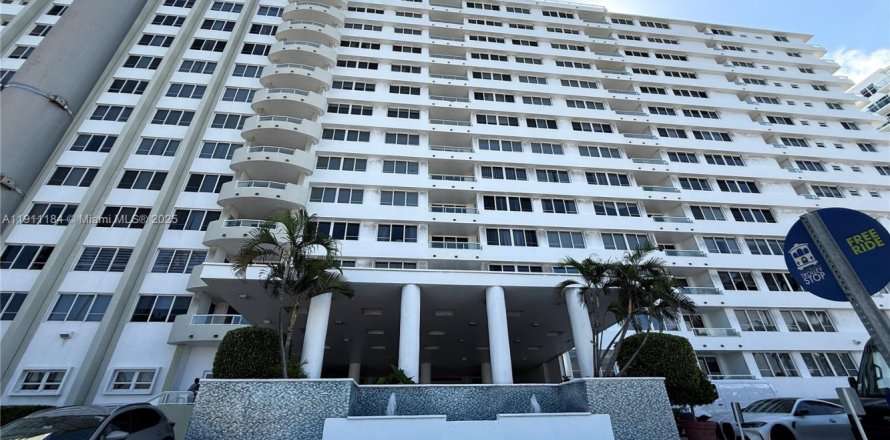 Condo à Miami Beach, Floride, 2 chambres  № 1967205