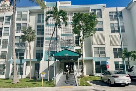 Снять в аренду кондоминиум в Санни-Айлс-Бич, Флорида 1 спальня, 57.6м2, № 1930568 - фото 1