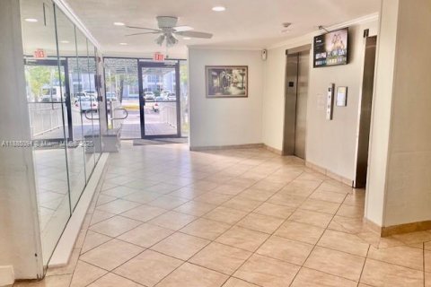 Снять в аренду кондоминиум в Санни-Айлс-Бич, Флорида 1 спальня, 57.6м2, № 1930568 - фото 3