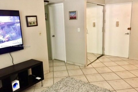 Снять в аренду кондоминиум в Санни-Айлс-Бич, Флорида 1 спальня, 57.6м2, № 1930568 - фото 8