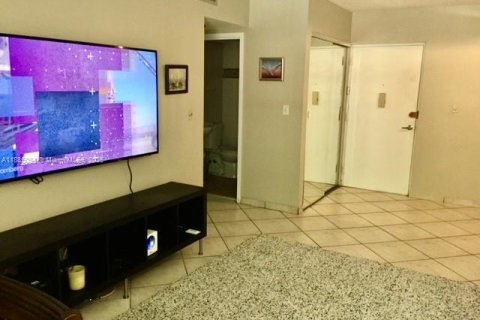 Снять в аренду кондоминиум в Санни-Айлс-Бич, Флорида 1 спальня, 57.6м2, № 1930568 - фото 9