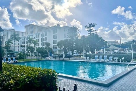 Снять в аренду кондоминиум в Санни-Айлс-Бич, Флорида 1 спальня, 57.6м2, № 1930568 - фото 30