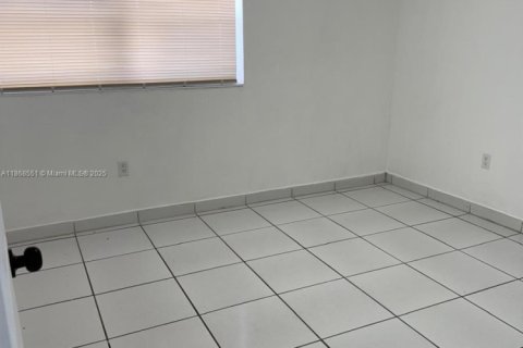 Condominio en alquiler en Hialeah, Florida, 2 dormitorios, 82.22 m2 № 1922962 - foto 6