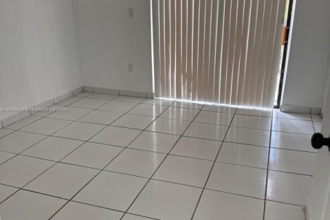Condominio en alquiler en Hialeah, Florida, 2 dormitorios, 82.22 m2 № 1922962 - foto 9