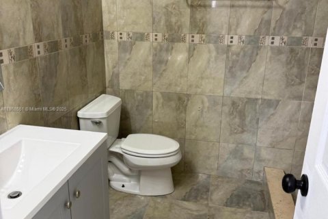 Condominio en alquiler en Hialeah, Florida, 2 dormitorios, 82.22 m2 № 1922962 - foto 7