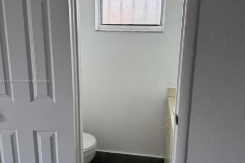 Condominio en alquiler en Hialeah, Florida, 2 dormitorios, 82.22 m2 № 1922962 - foto 4