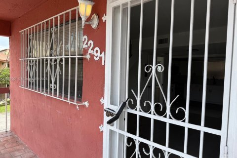 Condominio en alquiler en Hialeah, Florida, 2 dormitorios, 82.22 m2 № 1922962 - foto 11