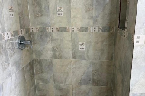 Condominio en alquiler en Hialeah, Florida, 2 dormitorios, 82.22 m2 № 1922962 - foto 8