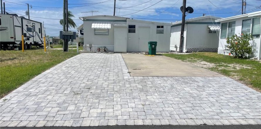 Land in Palmetto, Florida № 2217906