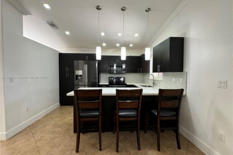 House in Hialeah, Florida 3 bedrooms, 143.26 sq.m. № 1956573 - photo 14