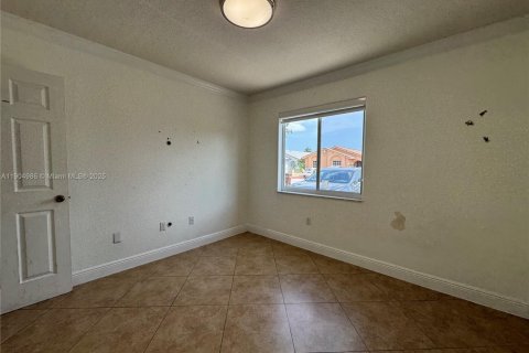 House in Hialeah, Florida 3 bedrooms, 143.26 sq.m. № 1956573 - photo 18