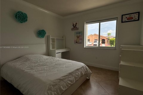 House in Hialeah, Florida 3 bedrooms, 143.26 sq.m. № 1956573 - photo 21