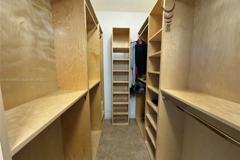 House in Hialeah, Florida 3 bedrooms, 143.26 sq.m. № 1956573 - photo 29