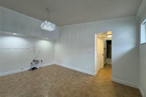 House in Hialeah, Florida 3 bedrooms, 143.26 sq.m. № 1956573 - photo 25