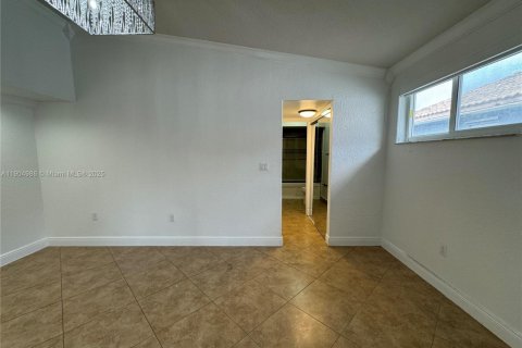 House in Hialeah, Florida 3 bedrooms, 143.26 sq.m. № 1956573 - photo 26