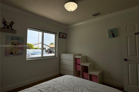 House in Hialeah, Florida 3 bedrooms, 143.26 sq.m. № 1956573 - photo 20