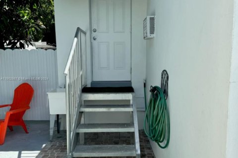 Villa ou maison à louer à Miami, Floride: 1 chambre, 27.87 m2 № 1860219 - photo 3