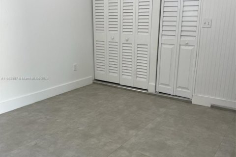 Villa ou maison à louer à Miami, Floride: 1 chambre, 27.87 m2 № 1860219 - photo 2