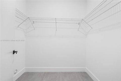 Touwnhouse à vendre à Miami, Floride: 6 chambres, 263.47 m2 № 1928068 - photo 15