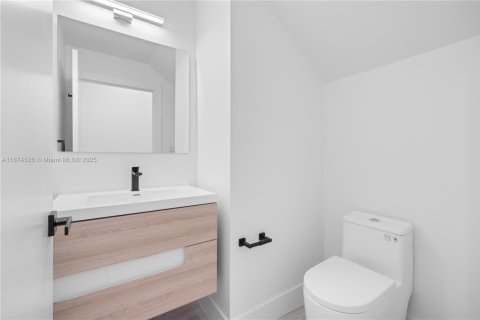 Touwnhouse à vendre à Miami, Floride: 6 chambres, 263.47 m2 № 1928068 - photo 27