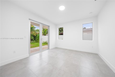 Touwnhouse à vendre à Miami, Floride: 6 chambres, 263.47 m2 № 1928068 - photo 10
