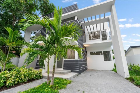 Touwnhouse à vendre à Miami, Floride: 6 chambres, 263.47 m2 № 1928068 - photo 6