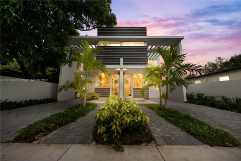Touwnhouse à vendre à Miami, Floride: 6 chambres, 263.47 m2 № 1928068 - photo 1