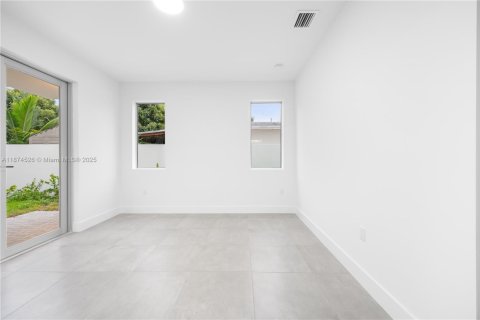 Touwnhouse à vendre à Miami, Floride: 6 chambres, 263.47 m2 № 1928068 - photo 11
