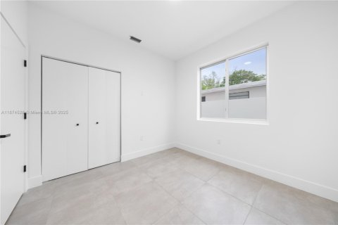 Touwnhouse à vendre à Miami, Floride: 6 chambres, 263.47 m2 № 1928068 - photo 8