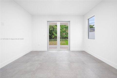 Touwnhouse à vendre à Miami, Floride: 6 chambres, 263.47 m2 № 1928068 - photo 14