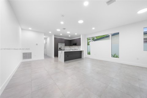 Touwnhouse à vendre à Miami, Floride: 6 chambres, 263.47 m2 № 1928068 - photo 20