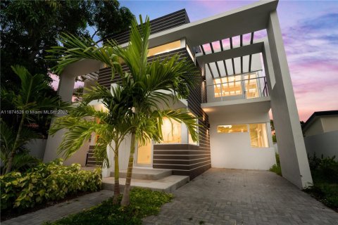 Touwnhouse à vendre à Miami, Floride: 6 chambres, 263.47 m2 № 1928068 - photo 30