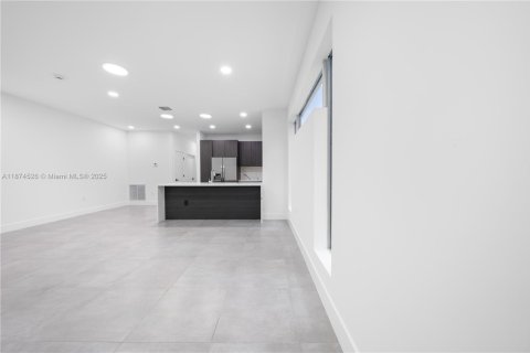 Touwnhouse à vendre à Miami, Floride: 6 chambres, 263.47 m2 № 1928068 - photo 22