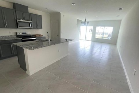 Townhouse in Davenport, Florida 3 bedrooms, 145.58 sq.m. № 1907160 - photo 2