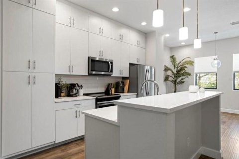 Townhouse in Tampa, Florida 3 bedrooms, 194.82 sq.m. № 1856316 - photo 2