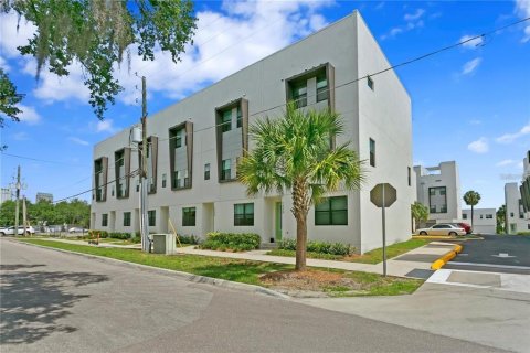 Townhouse in Tampa, Florida 3 bedrooms, 194.82 sq.m. № 1856316 - photo 25