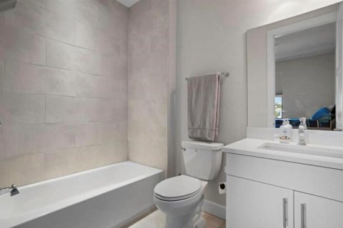Townhouse in Tampa, Florida 3 bedrooms, 194.82 sq.m. № 1856316 - photo 6
