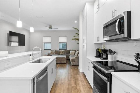 Townhouse in Tampa, Florida 3 bedrooms, 194.82 sq.m. № 1856316 - photo 3