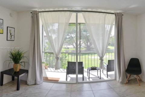 Condo in Hollywood, Florida, 1 bedroom  № 1862008 - photo 15