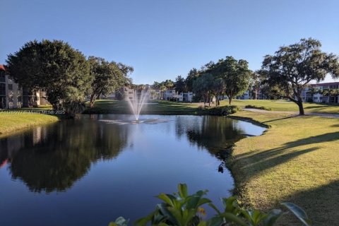 Condo in Hollywood, Florida, 1 bedroom  № 1862008 - photo 21